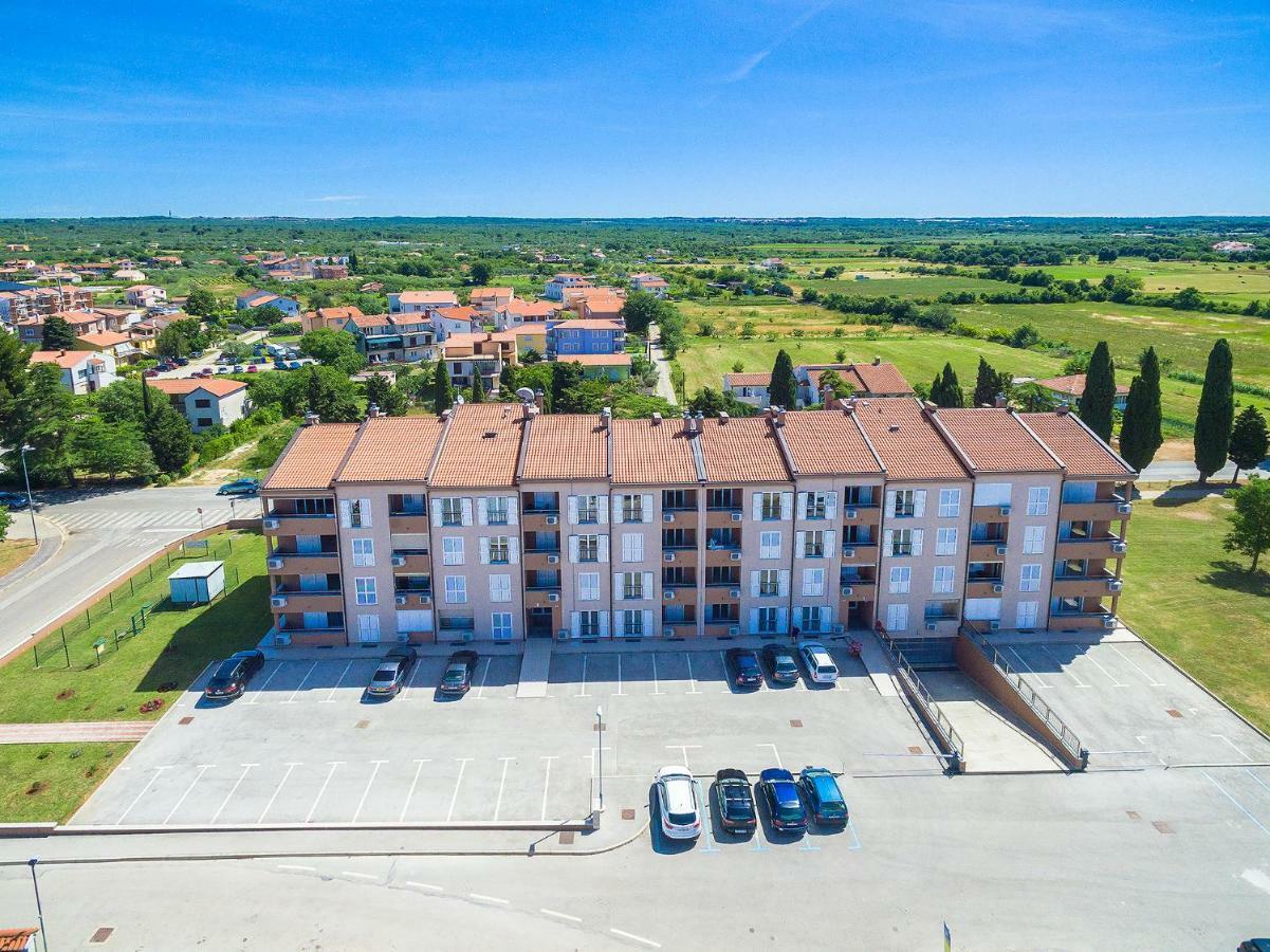 Adriatic Apartments Фажана Экстерьер фото